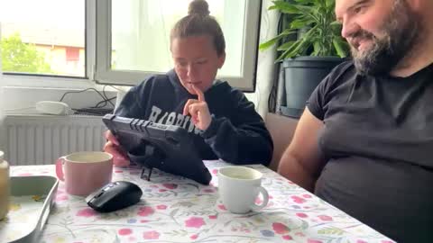 Snapshot of emanuel_berta chatting on May 7, 8:42 am emanuel_berta online show from May 7, 8:42 am