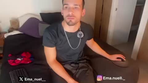 emanuell___ online show from April 10, 1:22 am