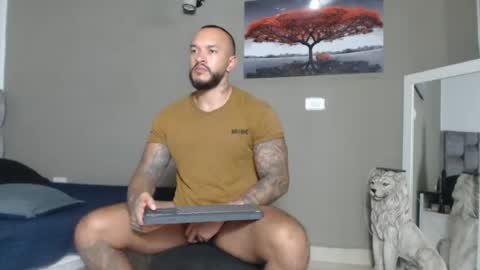 Snapshot of emanuelspencer chatting on June 12, 1:59 am emanuelspencer online show from June 12, 1:59 am