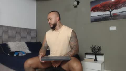 Snapshot of emanuelspencer chatting on June 16, 7:27 pm emanuelspencer online show from June 16, 7:27 pm