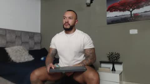 Snapshot of emanuelspencer chatting on June 20, 4:04 am emanuelspencer online show from June 20, 4:04 am