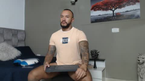 Snapshot of emanuelspencer chatting on June 22, 5:32 pm emanuelspencer online show from June 22, 5:32 pm