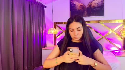 Snapshot of emelie_ch_ chatting on May 17, 7:50 am Emily online show from May 17, 7:50 am
