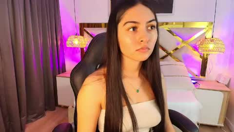 Snapshot of emelie_ch_ chatting on May 21, 7:48 am Emily online show from May 21, 7:48 am
