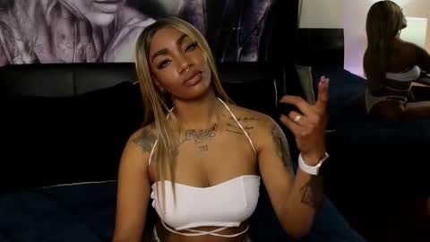 anyelii  online show from November 11, 4:56 am