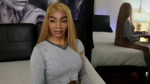 anyelii  online show from November 17, 3:01 am