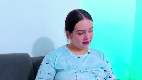 Snapshot of emely_pregnant1 chatting on March 18, 5:32 am Emy online show from March 18, 5:32 am