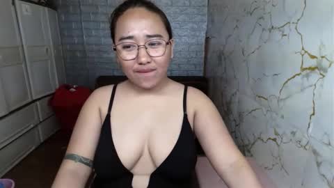 Snapshot of emely_slutxxx chatting on June 5, 3:46 am Emely online show from June 5, 3:46 am