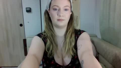 EmerieSkye online show from February 5, 4:44 pm