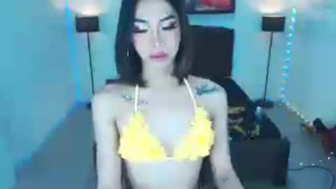 Snapshot of emerladmore chatting on July 28, 1:32 pm emerladmore online show from July 28, 1:32 pm