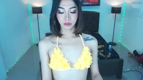 Snapshot of emerladmore chatting on July 28, 2:13 pm emerladmore online show from July 28, 2:13 pm