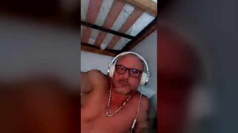 Snapshot of emersonfilho chatting on July 5, 1:56 am emersonfilho online show from July 5, 1:56 am