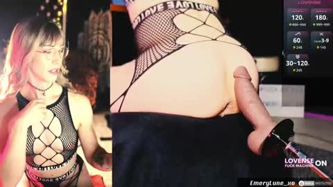 Snapshot of emerylune_xo chatting on June 4, 3:12 am Emery Lune online show from June 4, 3:12 am