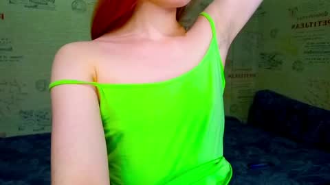 Snapshot of emi_less chatting on May 8, 12:38 am Emi online show from May 8, 12:38 am