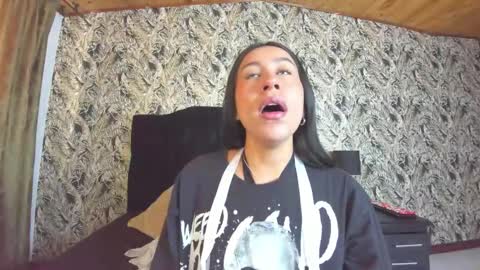 Emilia Gomez online show from December 5, 1:09 pm