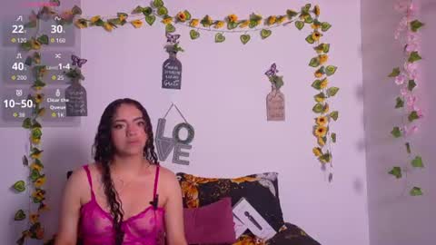 Snapshot of emiily_curly chatting on July 7, 11:25 am Emily online show from July 7, 11:25 am