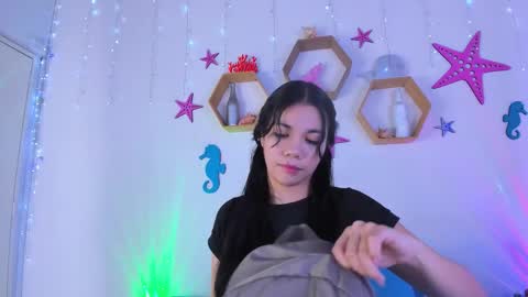 Snapshot of emiily_parkerr chatting on October 17, 3:10 am Emily online show from October 17, 3:10 am