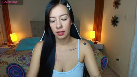 Snapshot of emiily_skinny chatting on July 9, 10:25 pm emiily_skinny online show from July 9, 10:25 pm