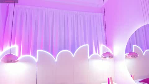 Emiily Grace online show from March 20, 11:37 am