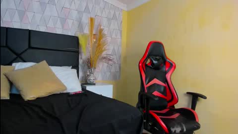 Emy online show from February 18, 7:32 pm