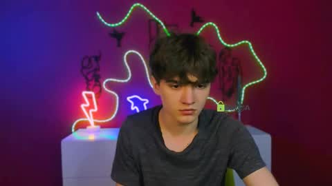 emil_lucky online show from April 22, 6:53 pm