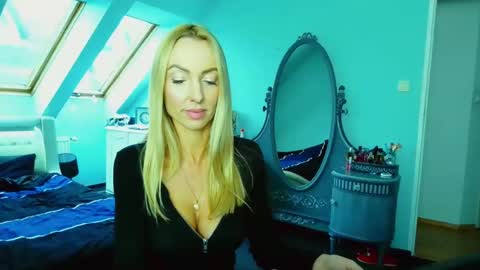 Snapshot of emilachat chatting on January 23, 10:54 am Emila online show from January 23, 10:54 am