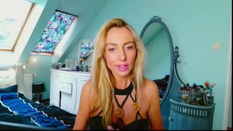 Snapshot of emilachat chatting on February 5, 10:30 am Emila online show from February 5, 10:30 am