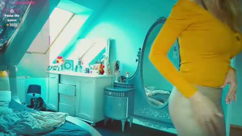 Snapshot of emilachat chatting on March 4, 12:22 pm Emila online show from March 4, 12:22 pm