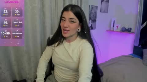 emilayton_ online show from December 19, 3:51 am