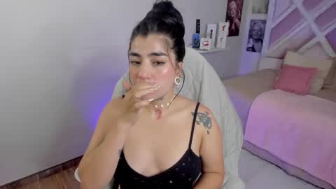 emilayton_ online show from September 11, 7:14 pm