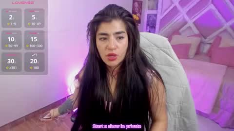 emilayton_ online show from September 23, 7:50 pm