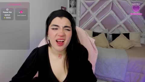 emilayton_ online show from November 3, 9:38 pm