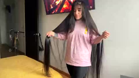 emilayton_ online show from November 5, 8:42 pm