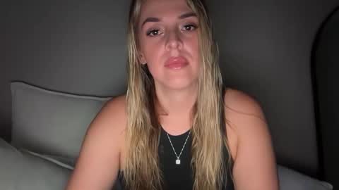 Snapshot of emilelovesyou chatting on May 2, 9:42 pm emilelovesyou online show from May 2, 9:42 pm