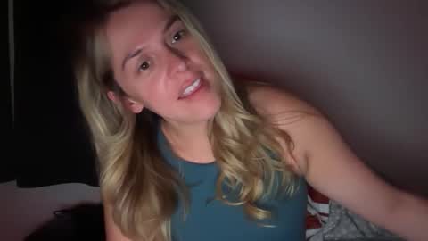 Snapshot of emilelovesyou chatting on May 20, 4:51 am emilelovesyou online show from May 20, 4:51 am