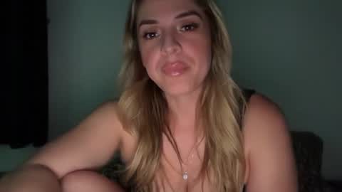 Snapshot of emilelovesyou chatting on July 17, 3:46 am emilelovesyou online show from July 17, 3:46 am