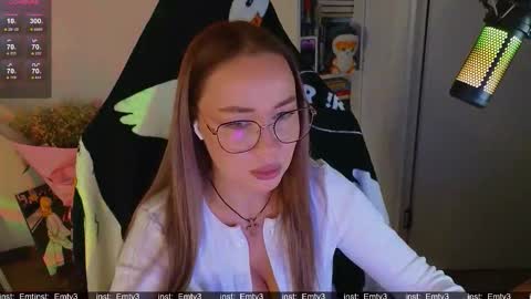 Emili online show from November 18, 6:01 pm