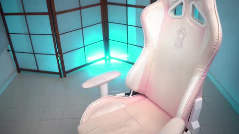 Snapshot of emili_2 chatting on November 9, 2:15 pm Emili online show from November 9, 2:15 pm