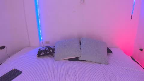 emili_williams10 online show from April 14, 3:56 am