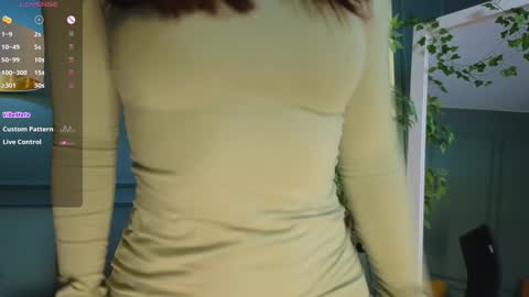 Snapshot of emilia_dream chatting on December 4, 5:00 pm emilia_dream online show from December 4, 5:00 pm