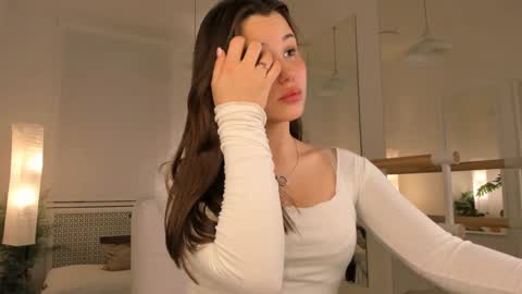 Snapshot of emilia_dream chatting on January 27, 2:57 pm emilia_dream online show from January 27, 2:57 pm
