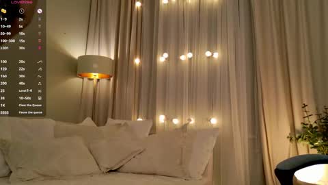 Snapshot of emilia_dream chatting on April 24, 6:21 pm emilia_dream online show from April 24, 6:21 pm