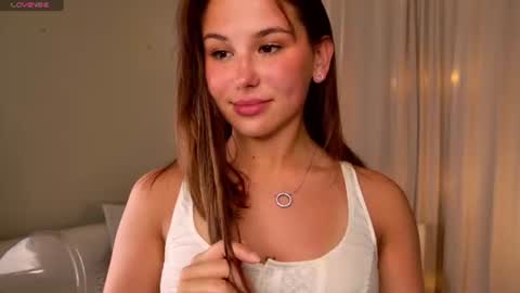 Snapshot of emilia_dream chatting on July 8, 6:45 pm emilia_dream online show from July 8, 6:45 pm