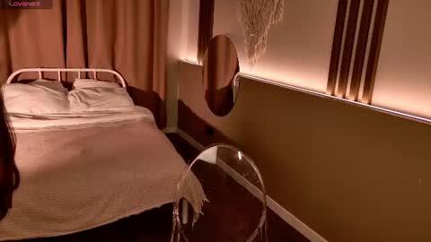 Snapshot of emilia_dream chatting on July 29, 5:44 pm emilia_dream online show from July 29, 5:44 pm