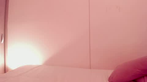 Snapshot of emilia_ghendle chatting on December 16, 1:21 am Emilia Big Boobs online show from December 16, 1:21 am