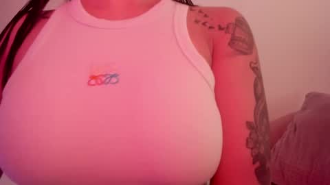Snapshot of emilia_ghendle chatting on January 4, 4:22 pm Emilia Big Boobs online show from January 4, 4:22 pm