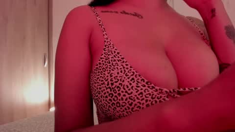 Snapshot of emilia_ghendle chatting on January 17, 8:22 pm Emilia Big Boobs online show from January 17, 8:22 pm