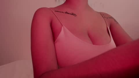 Snapshot of emilia_ghendle chatting on January 23, 8:35 pm Emilia Big Boobs online show from January 23, 8:35 pm