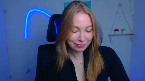 Emilia online show from April 17, 5:43 am