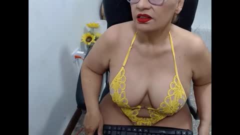 emiliaa_hot online show from March 4, 9:10 pm